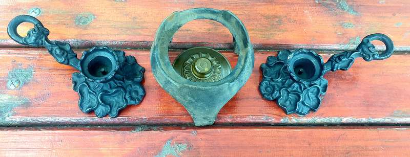 VINTAGE CAST IRON CANDLE HOLDERS AND STAND