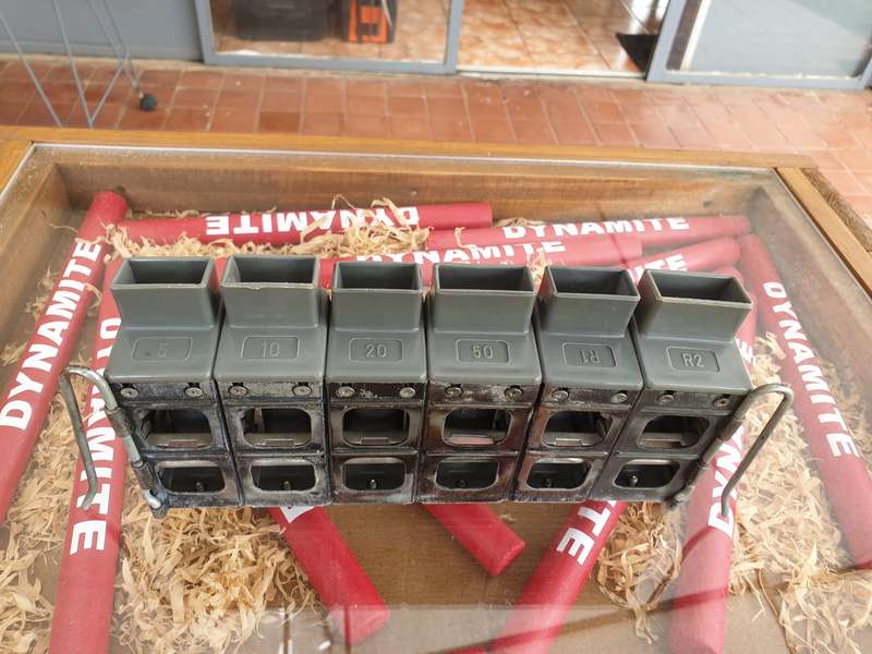VINTAGE COIN DISPENSER