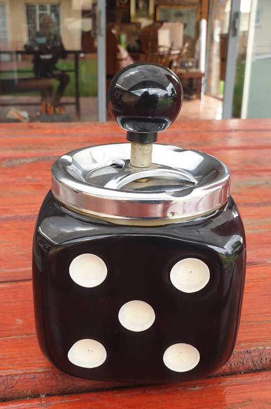 VINTAGE CERAMIC DICE ASHTRAY