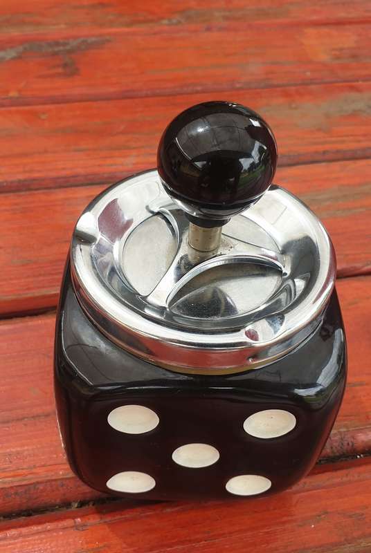 VINTAGE CERAMIC DICE ASHTRAY
