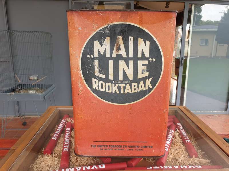 MAIN LINE 10 POUND TOBACCO TIN