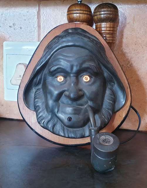 VERY RARE VINTAGE MARINER CIGAR LIGHTING DISPLAY METAL 200 X 240 MM