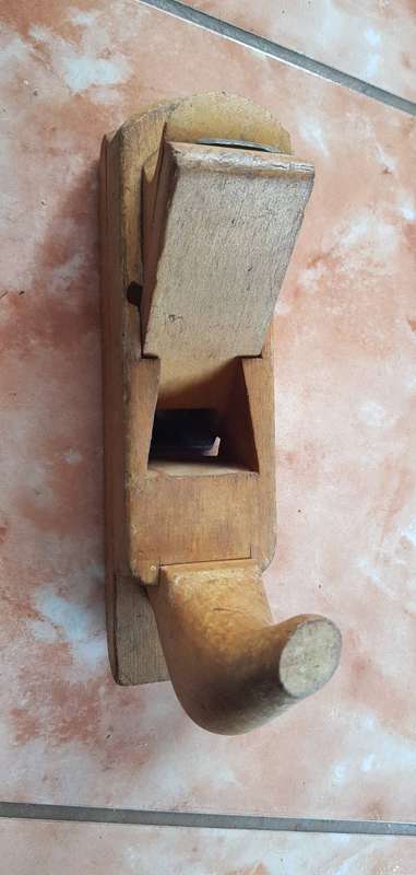 ANTIQUE WOODEN PLANE