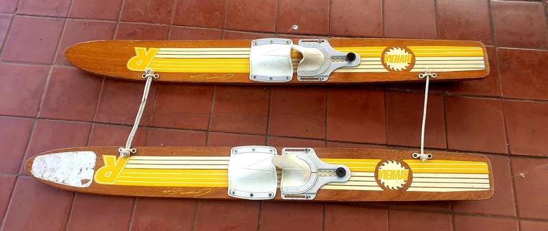 VINTAGE 1970'S RIVIERA COMPETITOR SERIES WOODEN SKI'S