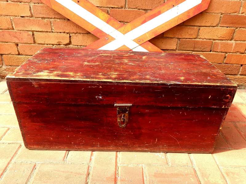 RARE SAS- SAR WOODEN BOX TRUNK 79 X 36 X 33 CM