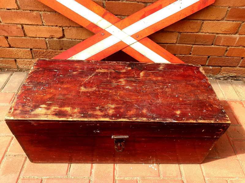 RARE SAS- SAR WOODEN BOX TRUNK 79 X 36 X 33 CM