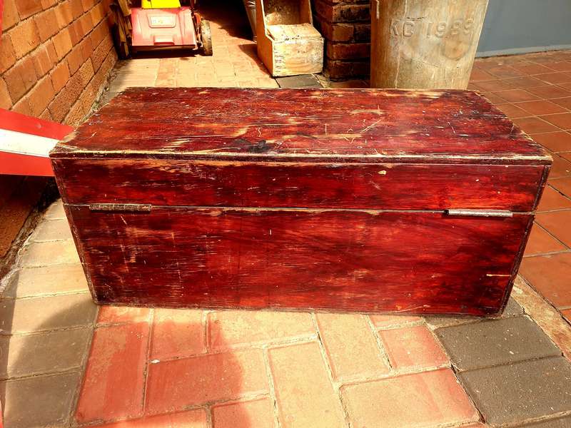 RARE SAS- SAR WOODEN BOX TRUNK 79 X 36 X 33 CM