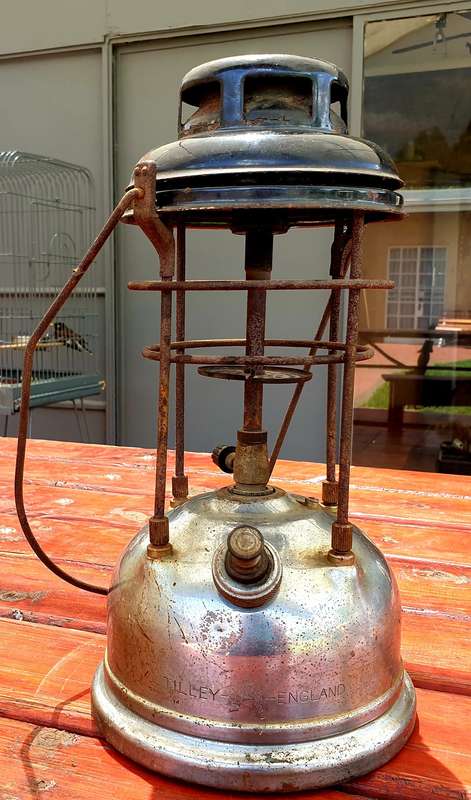 VINTAGE SAR/SAS TILLEY 7570A KEROSENE LANTERN