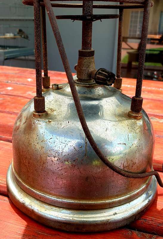 VINTAGE SAR/SAS TILLEY 7570A KEROSENE LANTERN