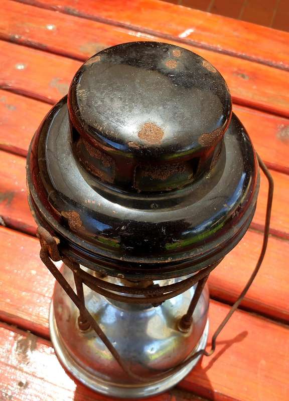 VINTAGE SAR/SAS TILLEY 7570A KEROSENE LANTERN