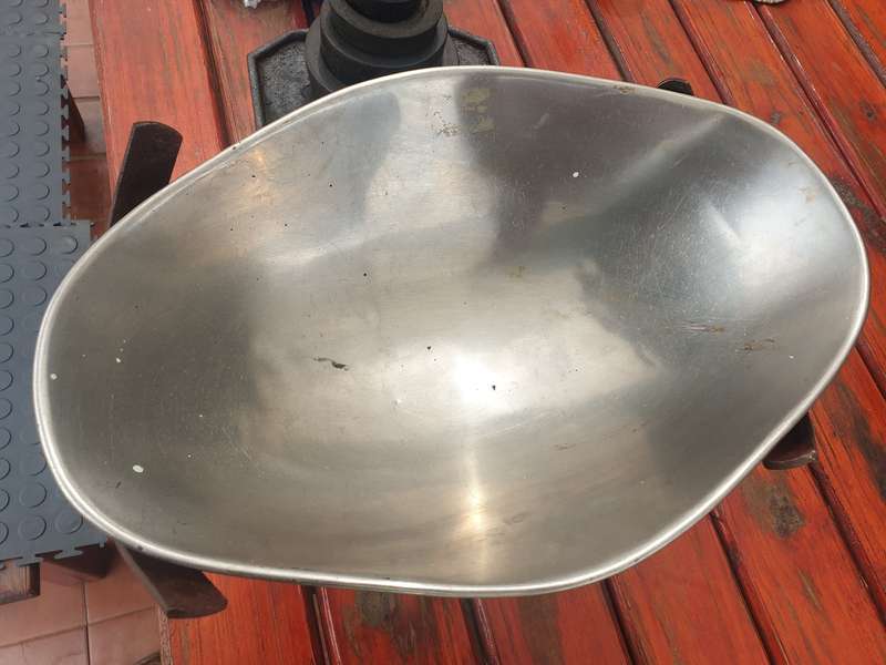 VINTAGE CAST IRON BALANCE SCALE WITH WEIGHT