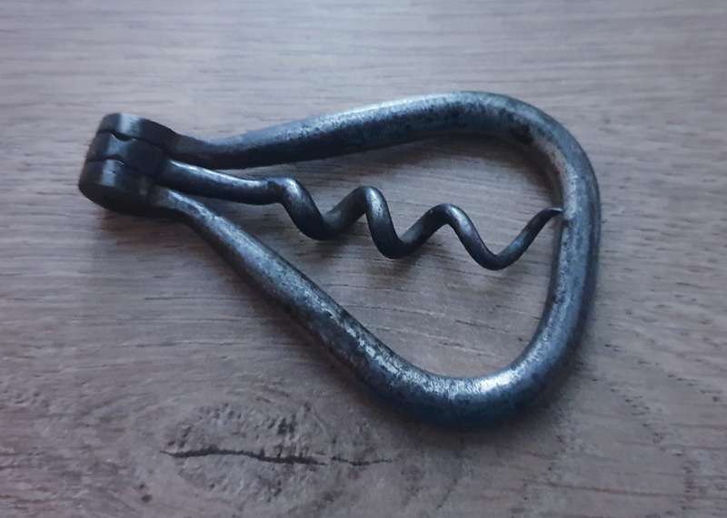 BOER WAR/ WW1 SWIVEL LOCK BOW CORK SCREW