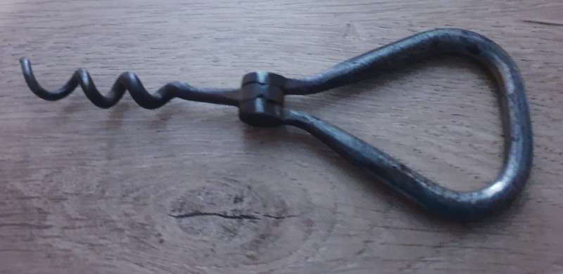 BOER WAR/ WW1 SWIVEL LOCK BOW CORK SCREW