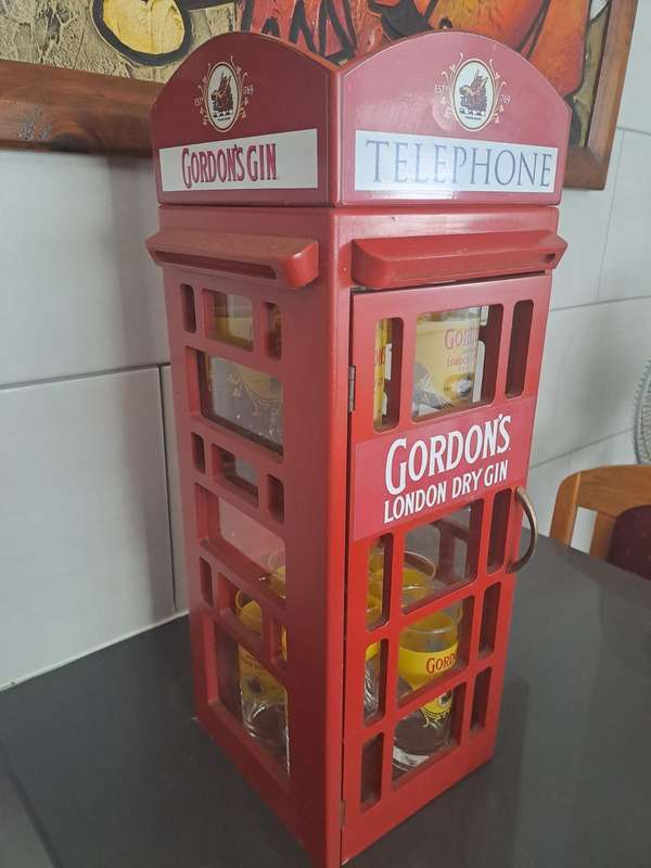 VINTAGE LONDON TELEPHONE BOOTH LONDON GORDENS DRY GIN WITH 12 ARC GLASSES