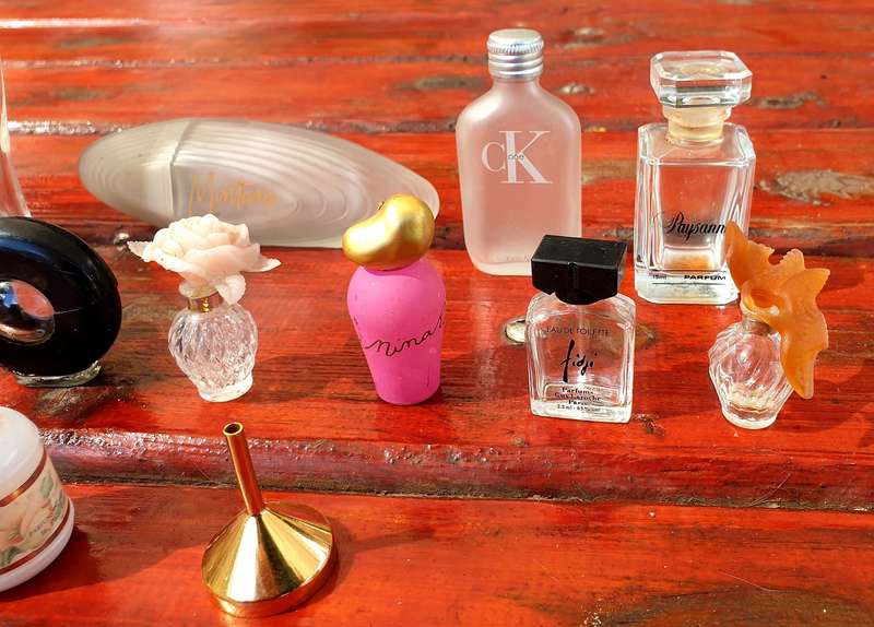 VERY CUTE COLLECTION OF SMALL  VINTAGE BOTTLES