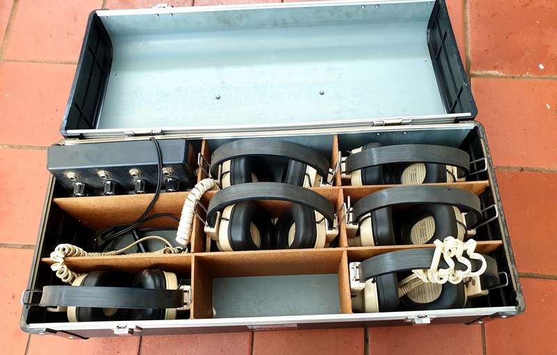 VINTAGE PALCA GROUP LISTENING STATION.