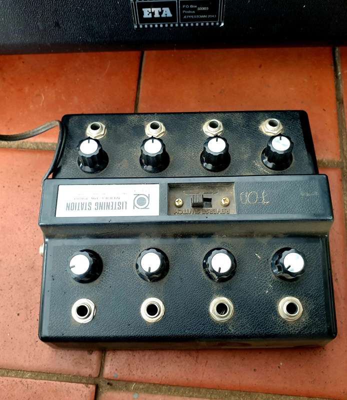 VINTAGE PALCA GROUP LISTENING STATION.