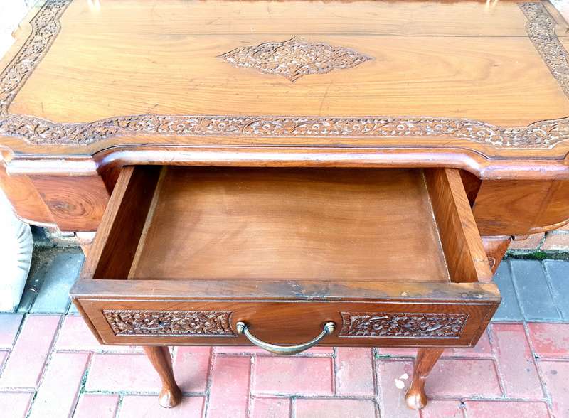 HAND CARVED WALL MOUNT SERVER 900 X 450 MM