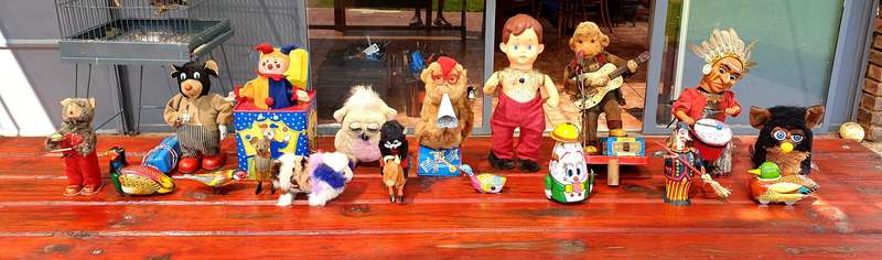 VINTAGE TOY COLLECTION, CLOCKWORK AND BATTERIES