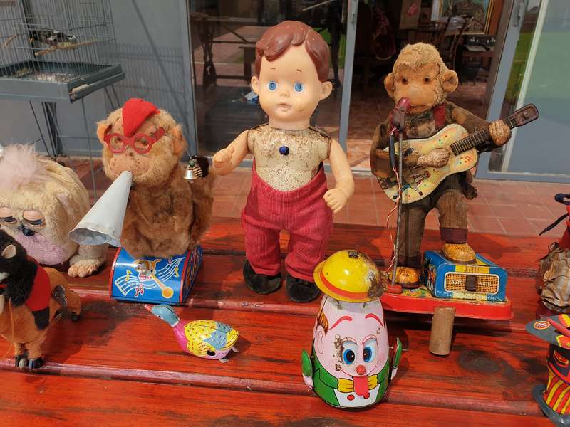VINTAGE TOY COLLECTION, CLOCKWORK AND BATTERIES