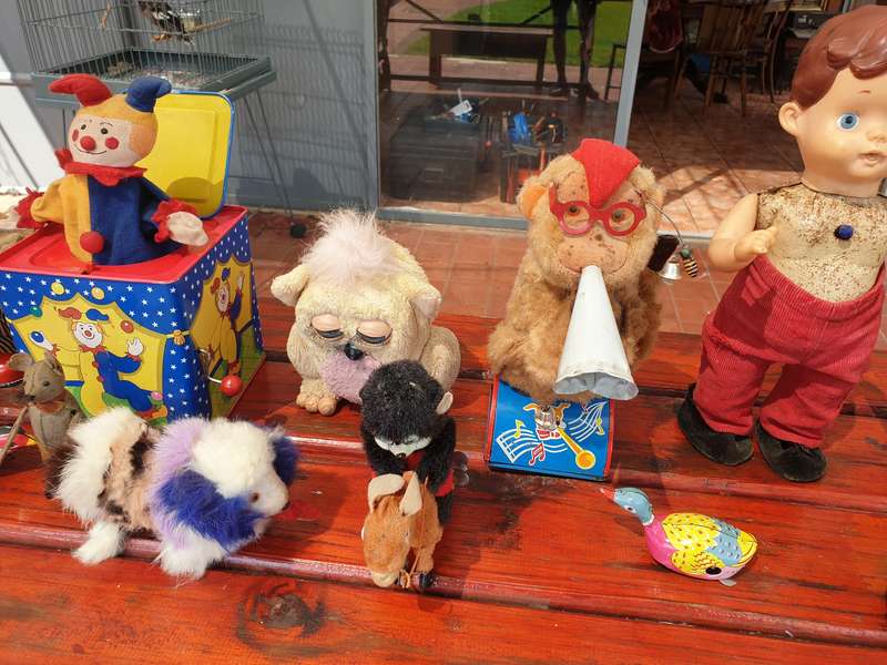 VINTAGE TOY COLLECTION, CLOCKWORK AND BATTERIES