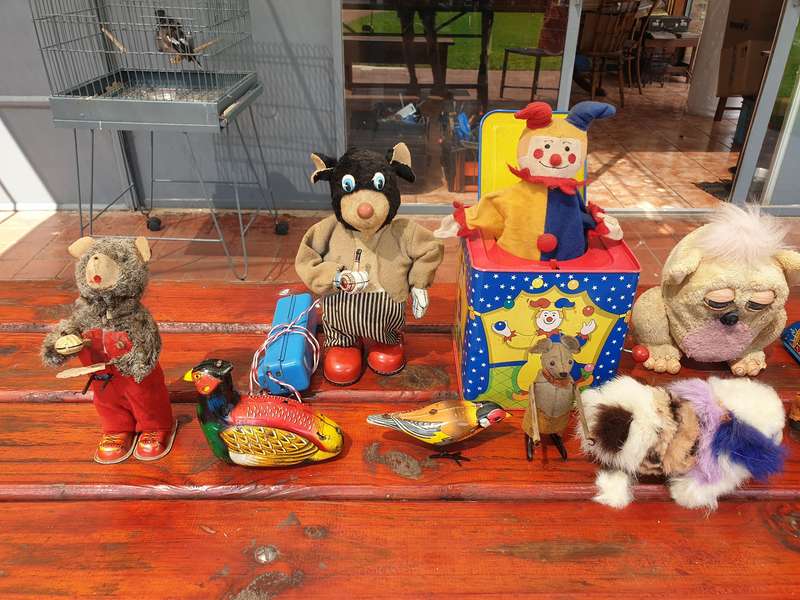 VINTAGE TOY COLLECTION, CLOCKWORK AND BATTERIES