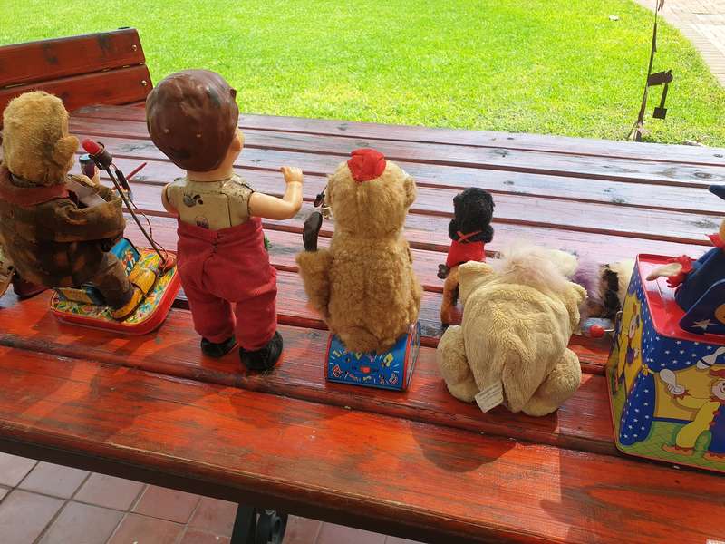 VINTAGE TOY COLLECTION, CLOCKWORK AND BATTERIES