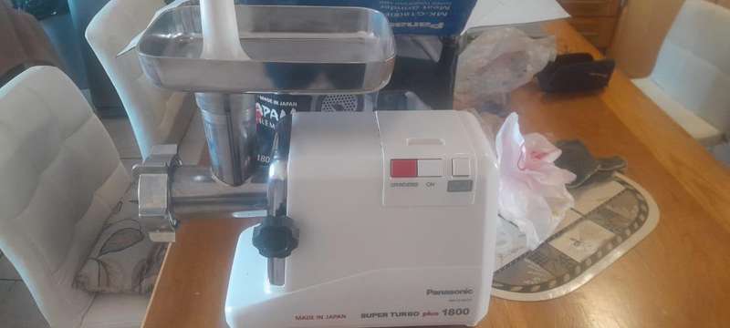 Electric meat grinder