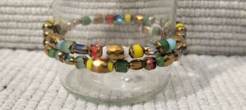 2 Ring Memory Faceted Crystal with Gold Tone Bracelet. (Nr2)