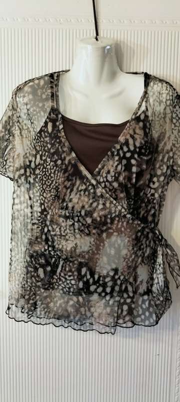 Magnificent Miladys Ladies Short Sleeve 2 Piece Top - Size 10/34 (Nr 1)