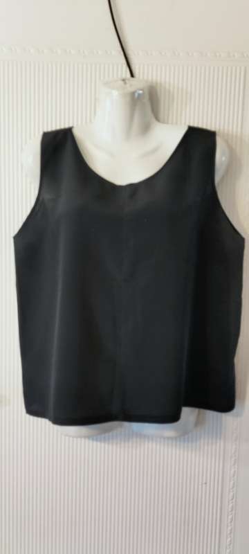 Beautiful Ladies Sleeveless Top - M - No Name (Nr14)