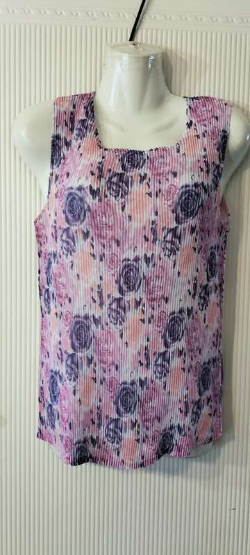 Beautiful Ladies Sleeveless Top - M - No Name (Nr2)