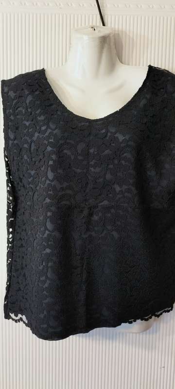 Beautiful Ladies Sleeveless Top - M - No Name (Nr21)