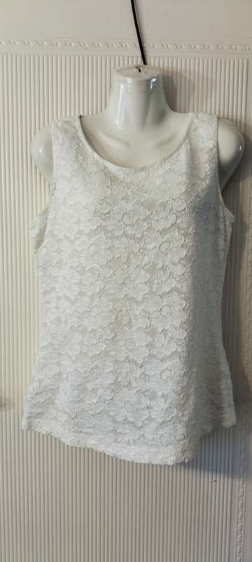 Beautiful Ladies Sleeveless Top - M - No Name (Nr23)