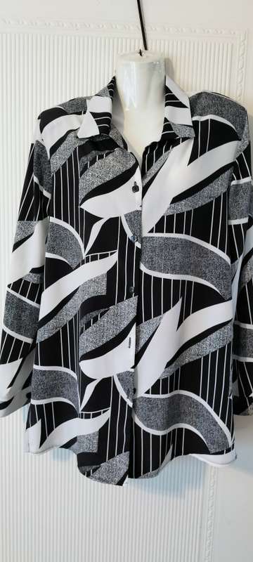 Superior Quality Ladies Long Sleeve Top -Size M (Nr2)