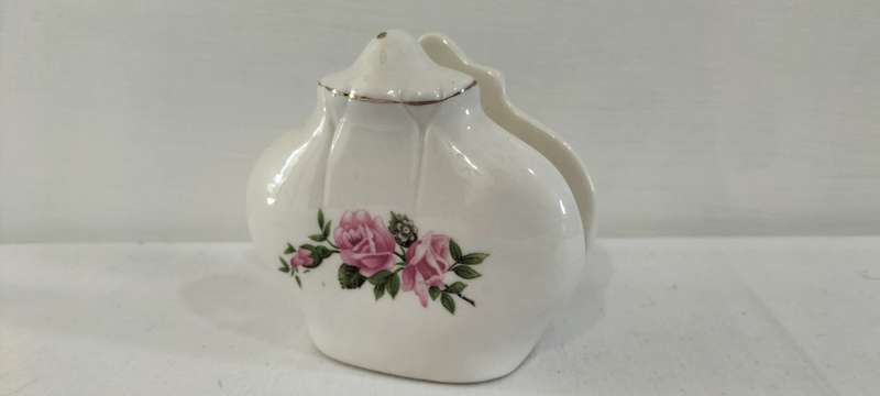 Quality Vintage Porcelain Napkin Holder