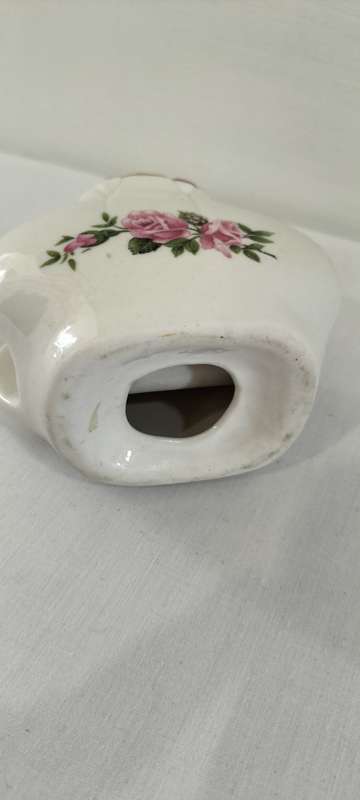 Quality Vintage Porcelain Napkin Holder