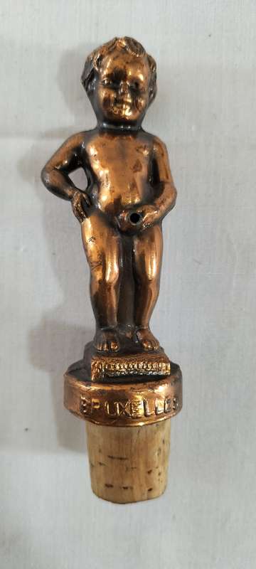 Novelty Bronze Finish Manneken Piss Bottle Stopper/Pourer