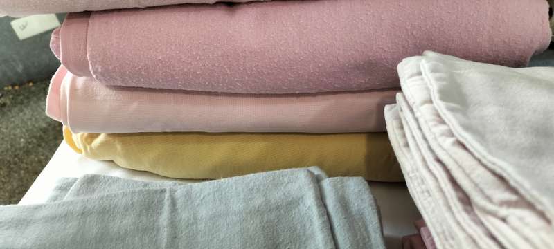 BULK Winter Linen of 26 items - (READ DESCRIPTION)