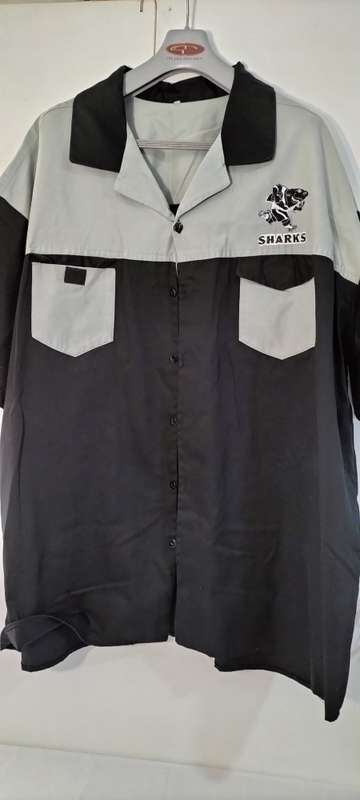 Superior Quality 4 XL Sharks Men's Short Sleeve Shirt - 4XL