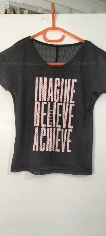Girls Short Sleeve Top. No Name (label removed) (nr13) 11-12yrs.