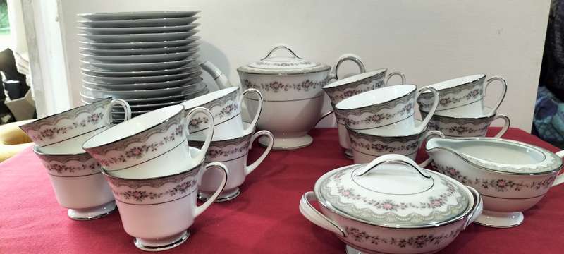 Magnificent 42 Piece Noritake Glenwood 5770  Tea Set (12 Setting) - Mint Condition
