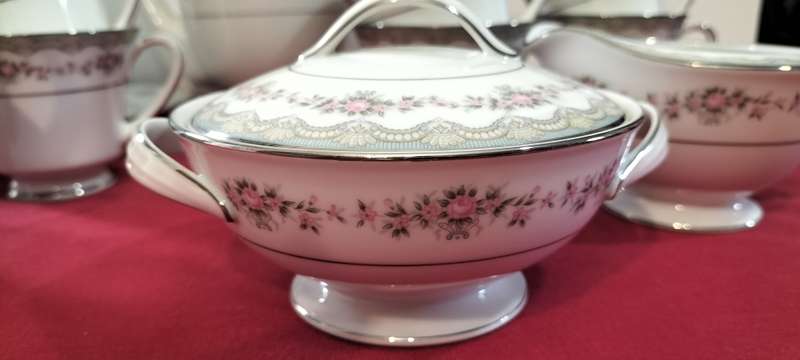 Magnificent 42 Piece Noritake Glenwood 5770  Tea Set (12 Setting) - Mint Condition