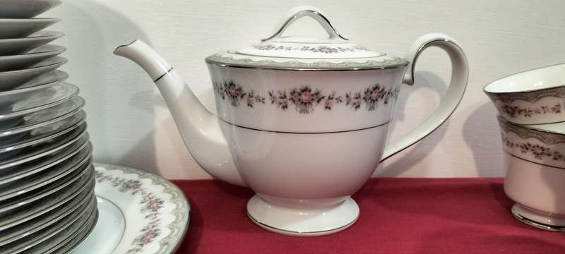 Magnificent 42 Piece Noritake Glenwood 5770  Tea Set (12 Setting) - Mint Condition