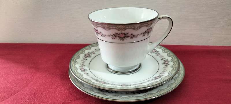 Magnificent 42 Piece Noritake Glenwood 5770  Tea Set (12 Setting) - Mint Condition