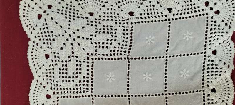 A Magnificent Crochet/Linen Very Long Table Runner (Nr3)