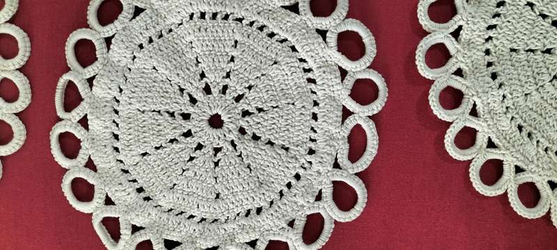 A Superb Set of 10 Crochet Place Mats/Doilies. (nr22)