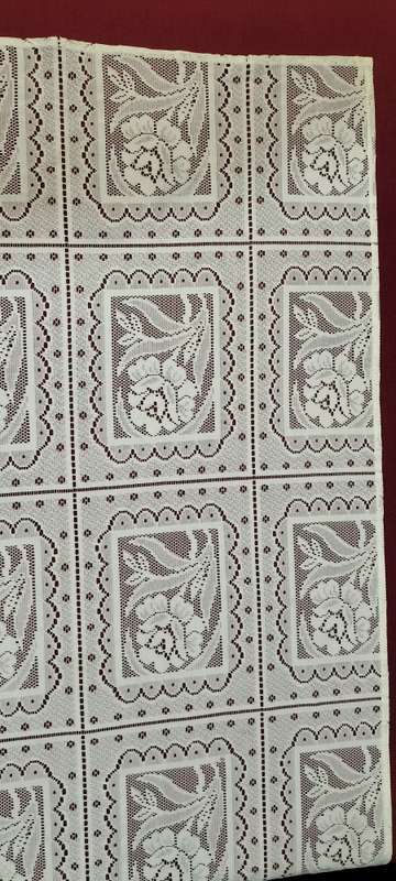 A Magnificent Genuine Paul Steiger Lace Tablecloth. (nr27)