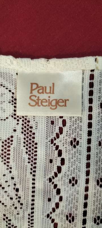 A Magnificent Genuine Paul Steiger Lace Tablecloth. (nr27)