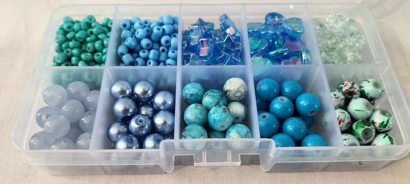 Blue Shades Beads Kit (Over 250 Beads) in 10 Compartment Holder. B5